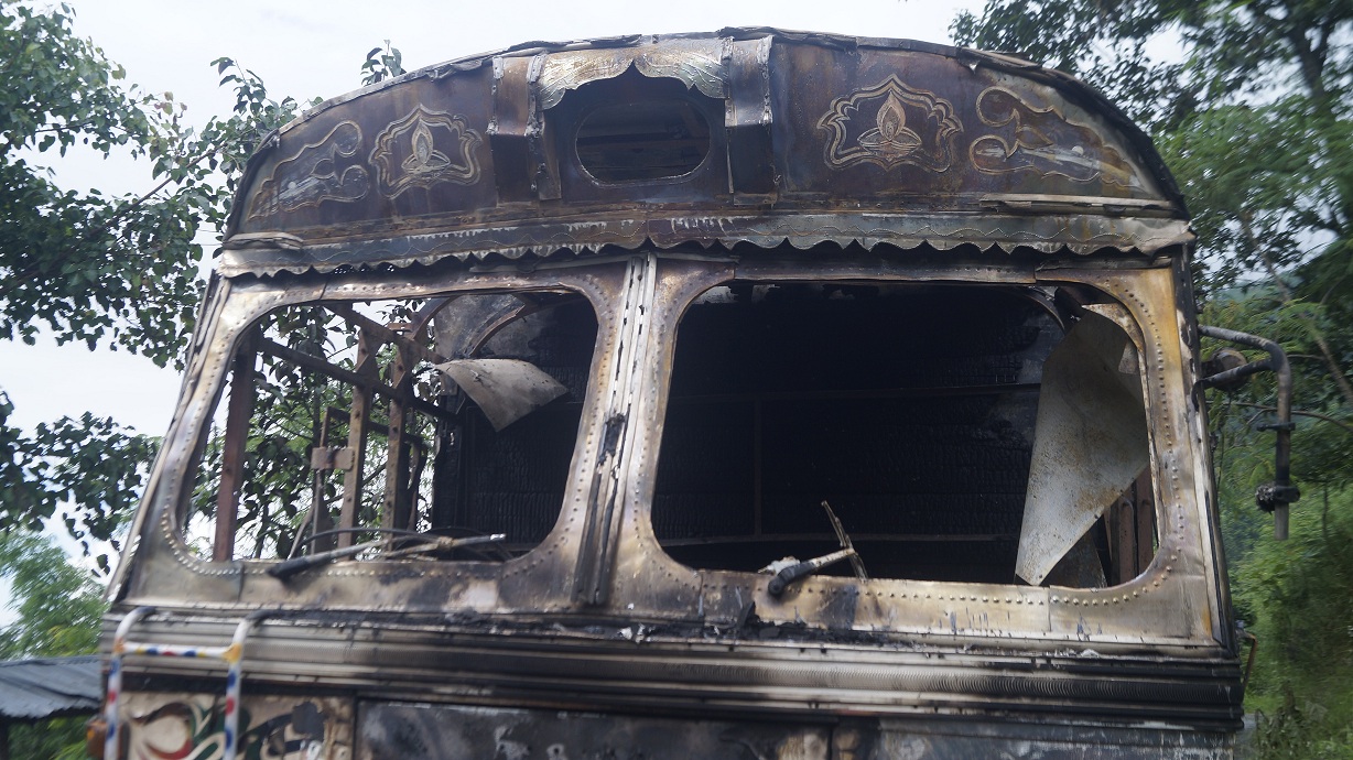 अज्ञात समुहबाट इलाममा दूई सवारीसाधनमा आगजनी