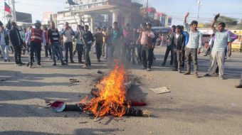 मधेस बन्दमा नयाँ प्रयोग, कालोझण्डा राखेर दुई पाङ्ग्रे सवारी चलाउन छुट