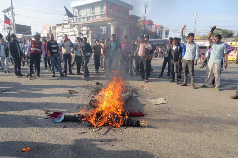 मधेस बन्दमा नयाँ प्रयोग, कालोझण्डा राखेर दुई पाङ्ग्रे सवारी चलाउन छुट