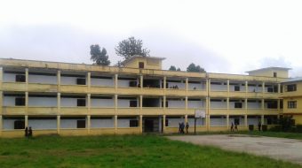 एउटा बिषयको परिक्षा लेख्न गएका विद्यार्थीलार्इ अर्कै बिषयको प्रश्नपत्र परेपछि…..