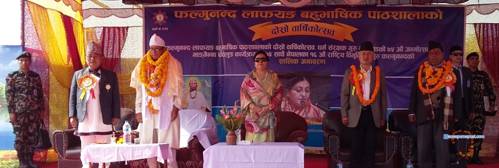 ईश्‍वर गुहार्दै उम्मेदवार 