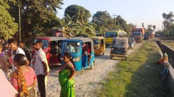 नेताहरुले भोट माग्न आउँदा धुलो उडाएको भन्दै विरोध