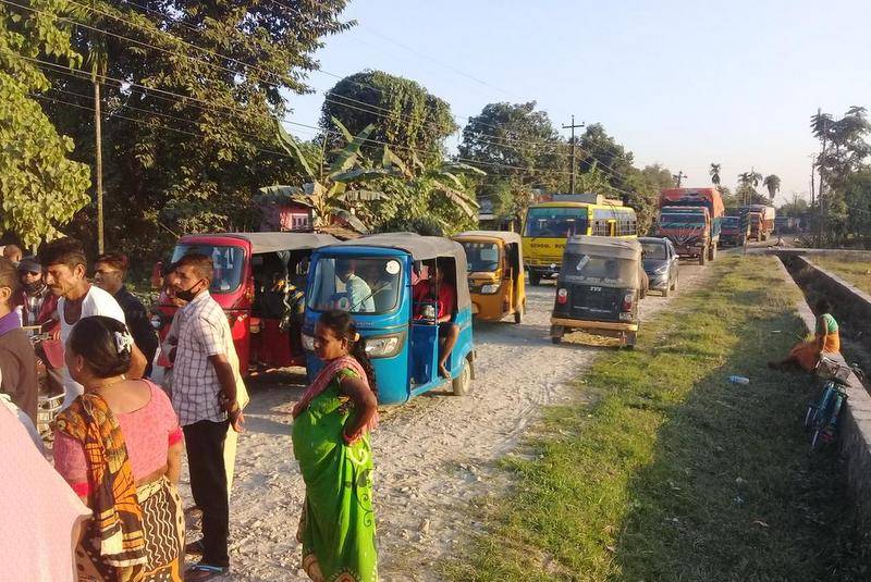 नेताहरुले भोट माग्न आउँदा धुलो उडाएको भन्दै विरोध