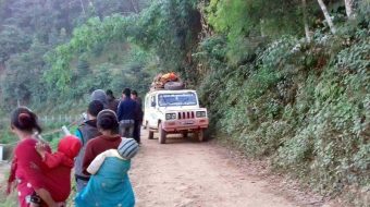 आमाको शवसहित केन्द्र पुगेर छोराले गरे मतदान
