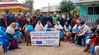 वाणिज्य वैकको ५३ औँ बार्षिक उत्सवमा न्यानो कपडा वितरण