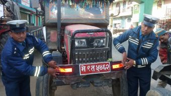 दुर्घटना न्युनिकरणका लागि रिफ्लेक्टर स्टिकर