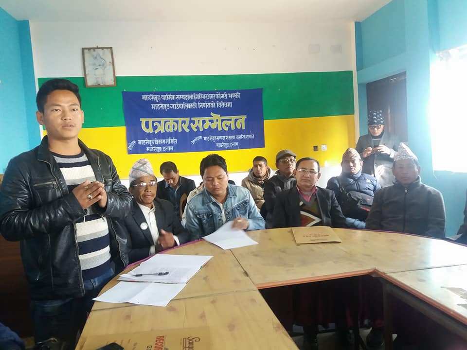 माङसेबुङको केन्द्र ‘चतुरे’ बदरको माग्दै लारुम्बाबासी 