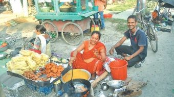 अाँखामा एसिड तुरक्याएपछिकाे  प्रेम जाेडी