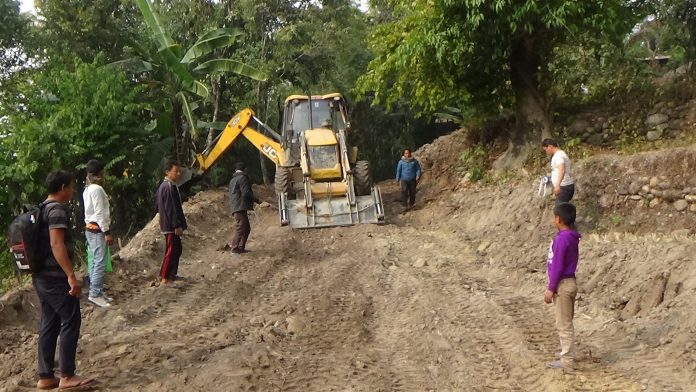 चुलाचुलीबाट झापा सिमाना  रहेको इमानेटारमा गाडि पुग्याे