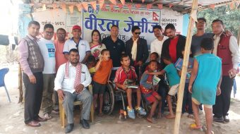 अपाङ्ग बालबालिकालाई वीरता जेसीजद्वारा पुस्तकसहित सहयोग सामग्री प्रदान