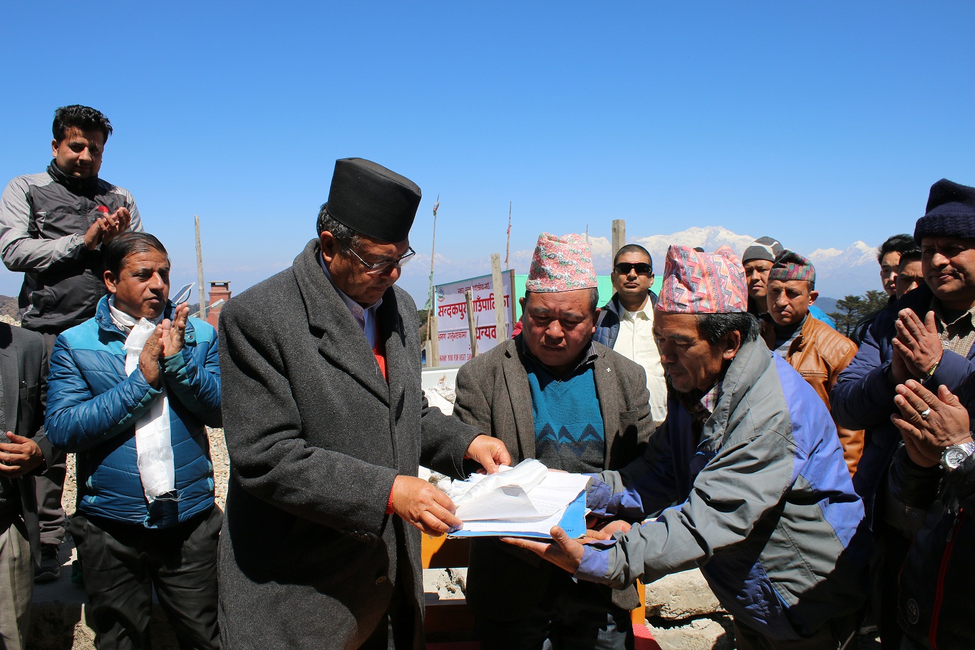 सन्दकपुरको विकासका लागि पूर्वप्रधानमन्त्री खनालसँग माग