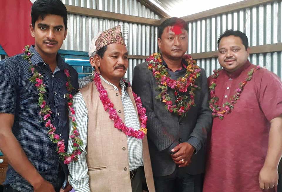 काङ्ग्रेसका निर्वाचित वडाध्यक्ष एमालेमा प्रवेश 