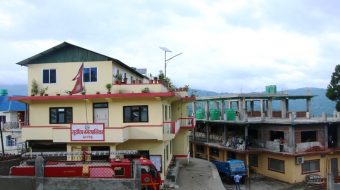 निर्माणको म्याद नसकिँदै  सुर्योदय नगरपालिकाको भवन  संचालनमा, निर्माण कम्पनीलाई हर्जना