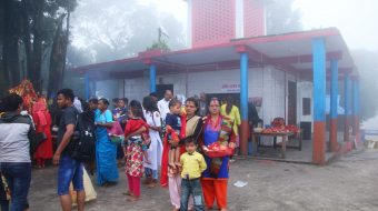 इलामको रोङ गाउँपालिका  स्थित  सानी पाथिभरा क्षेत्र पर्यटक खचाखच