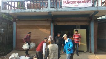 भवन डिभिजनको मुख्य कार्यालय सार्न इलामबासीको रोक, राजनितिक दलहरुको साथ