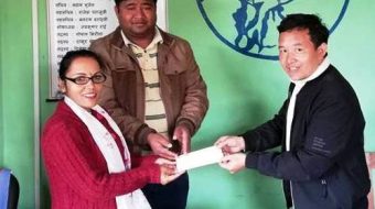 काेरियाबाट फर्केर पूर्व सचिव बुद्धबीर राईद्वारा राहात कोषमा दश हजार प्रदान