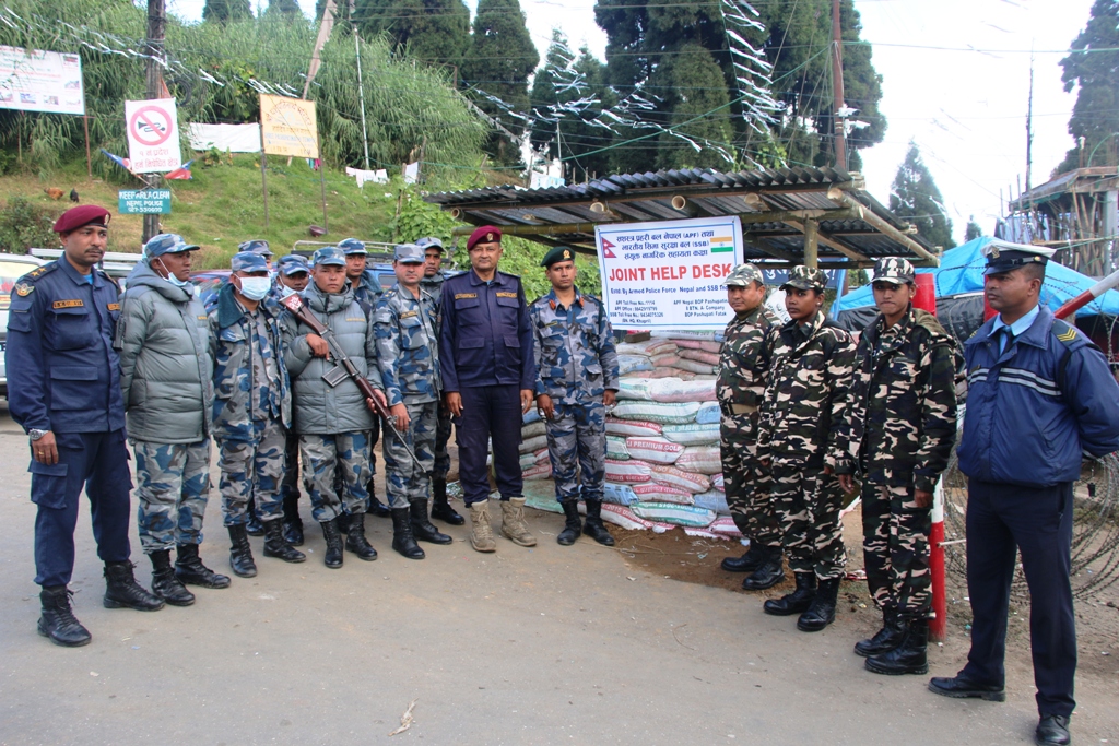 पशुपतिनगरमा भारतीय र नेपाली सीमा सुरक्षा बलको संयुक्त ‘हेल्प डेक्स’