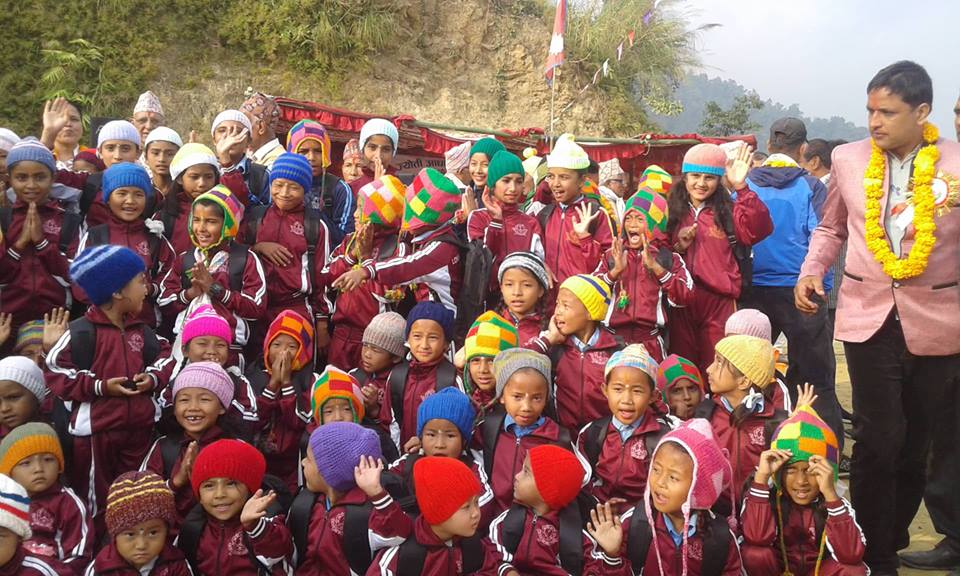 तिहारमा न्यानो कपडा पाँउदा शान्तिपुरका  विद्यार्थी दंग