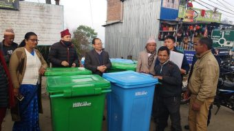 सुर्योदय नगरपालिकाको पर्यटकीय र बजार क्षेत्रमा डस्टबिन वितरण