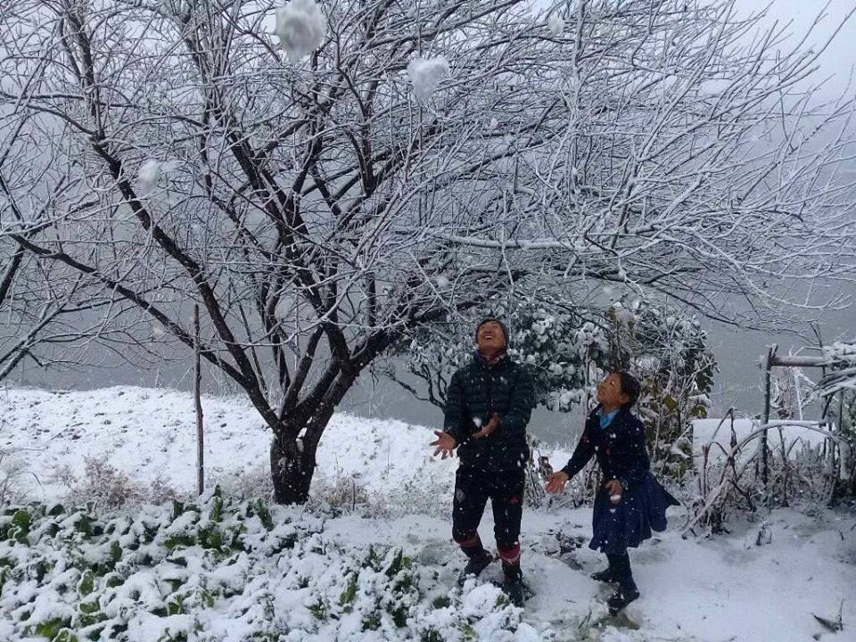१० वर्षपछि इलामका पर्यटकीयस्थलमा बाक्लो हिमपात