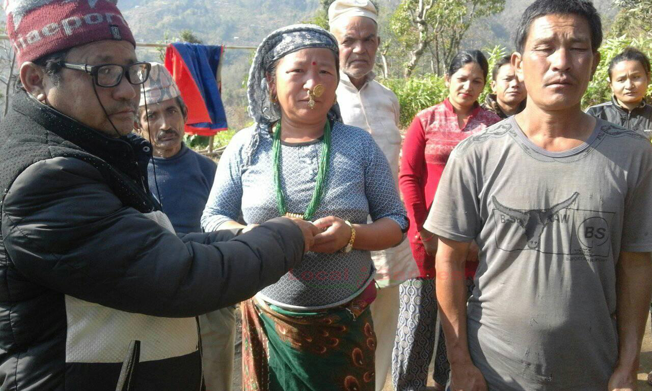 साङरुम्बाका आगलागी पिडित नेम्वाङलाई मलेसियाका नेपालीको सहयोग