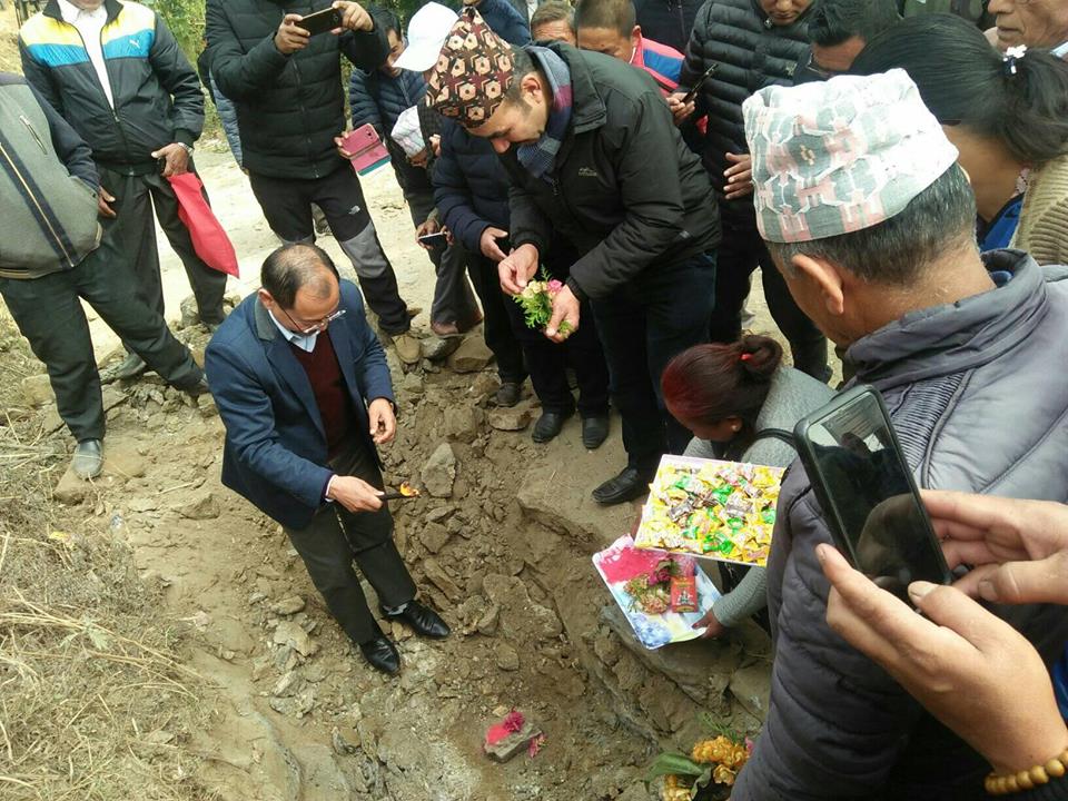 सूर्योदय नगरपालिकाकाे  बरबोटे गहिरिगाउँ कजेनी सडक खण्डको  शिलान्यास