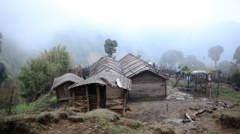 हिमालि बस्तिमा आधुनिक टिनका छहारि भन्दा चित्रानै बलियो