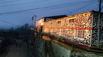 संविधान दिवसमा देउमाई नगरपालिकाकाे कार्यालय परिसरकाे भिडियाे दृष्य