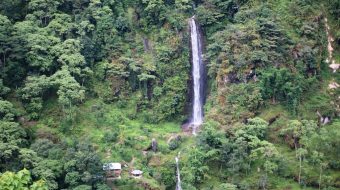 दशैँ बिदामा इलामको उत्तरी माइमझुवामा रहेको ‘टोड्के झरना’ घुम्न जाऔँ