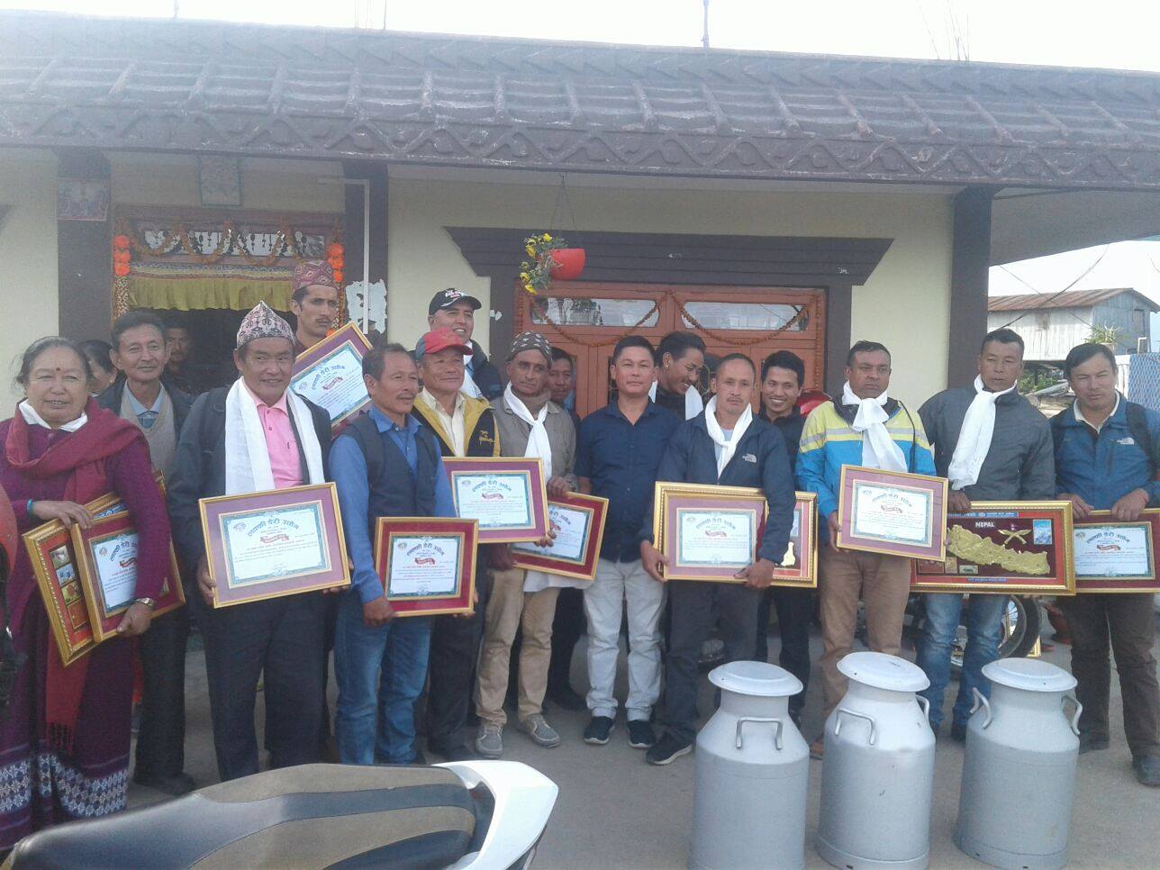 लक्कीले सम्झियो किसान, दुग्द्य सहकारी र संचार क्षेत्र