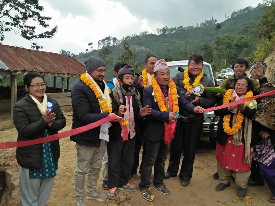 निर्माण शुरु भएको २५ वर्षपछि चट्टान काटेर जोगमाई-ढाडेखोला-मानेभञ्ज्याङ्ग सडकको ट्रयाक खोलियो