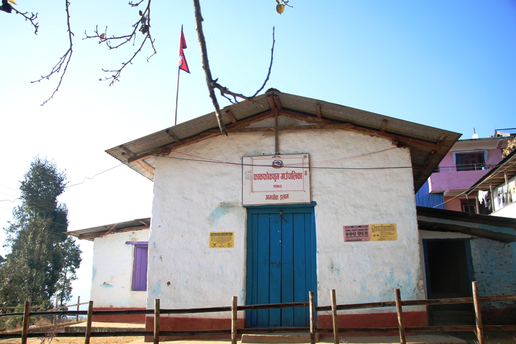 कडा रोगिलाई २० हजारसम्म सहयोग गर्दै फाकफोकथुम गाउँपालिका