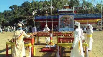 शाकाहारी गाउँ लारुम्बा