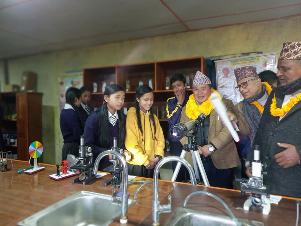 सरस्वती माध्यमिक विद्यालय सन्दकपुर विज्ञान प्रयोगशाला