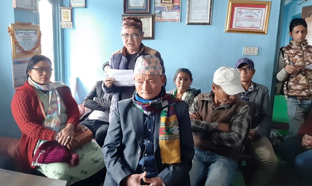 वडा विभाजनको माग गर्दै माङसेबुङ ३ का बासिन्दा
