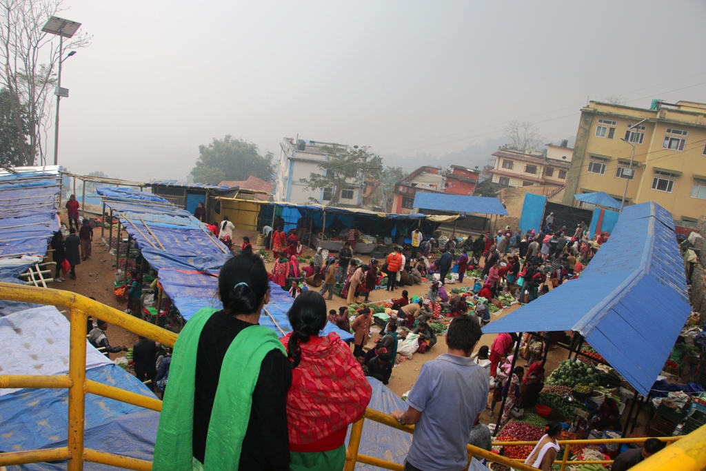 इलाम बजारको अस्पताल खोल्सि : फोहारबाट मोहोर बनाउँदै इलाम नगरपालिका