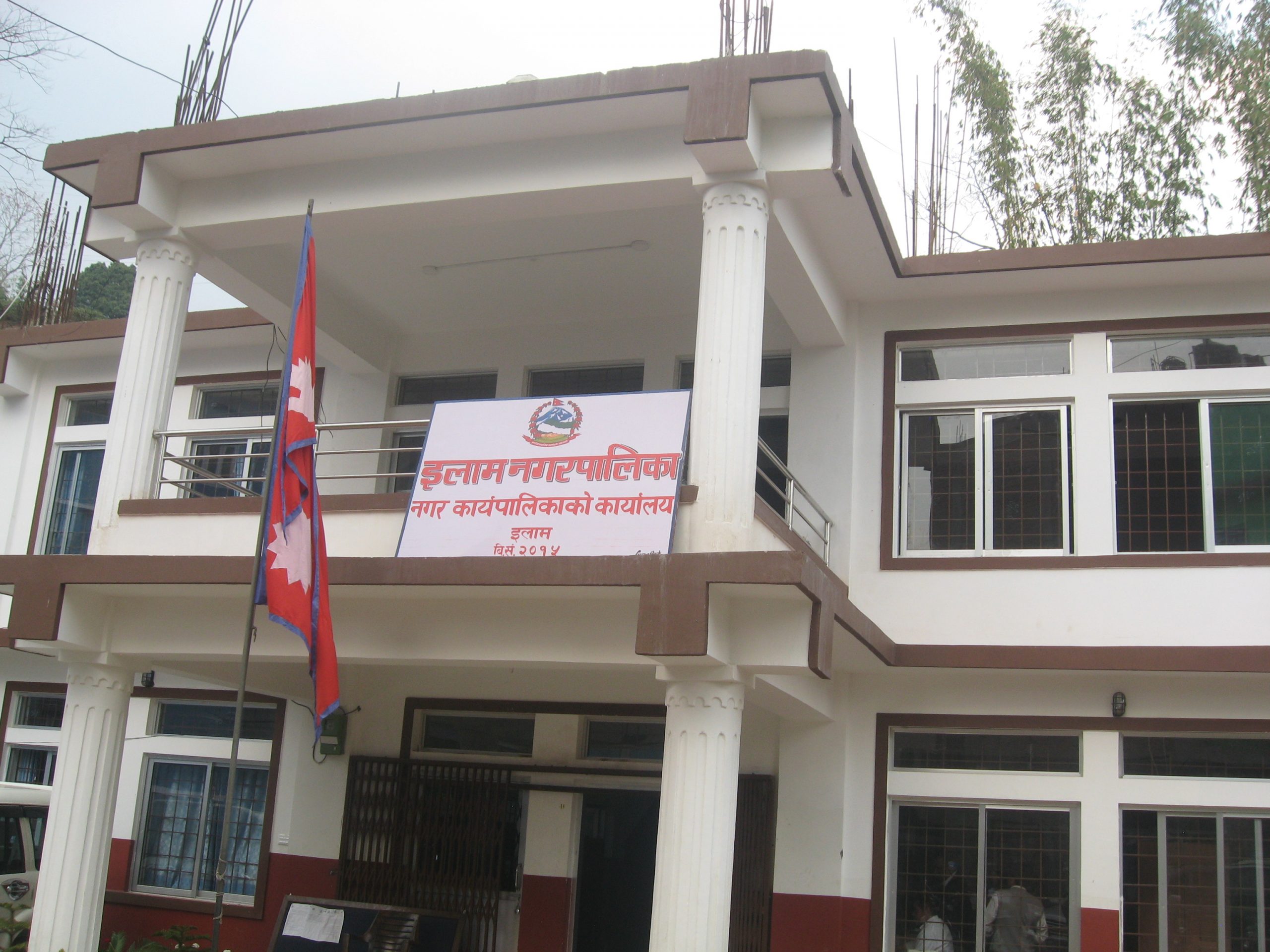 एमाले इलामको आरोप : ‘श्रमजिवि वर्गको रोजोरोटी खोस्दै पेटमा लात हान्ने काम भयो’