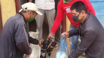 फाकफोकथुम–७ का वडाध्यक्ष थापाले बाँडे बिपन्न र मजदुरलाई व्यक्तिगत खर्चमा खाध्यसामाग्री