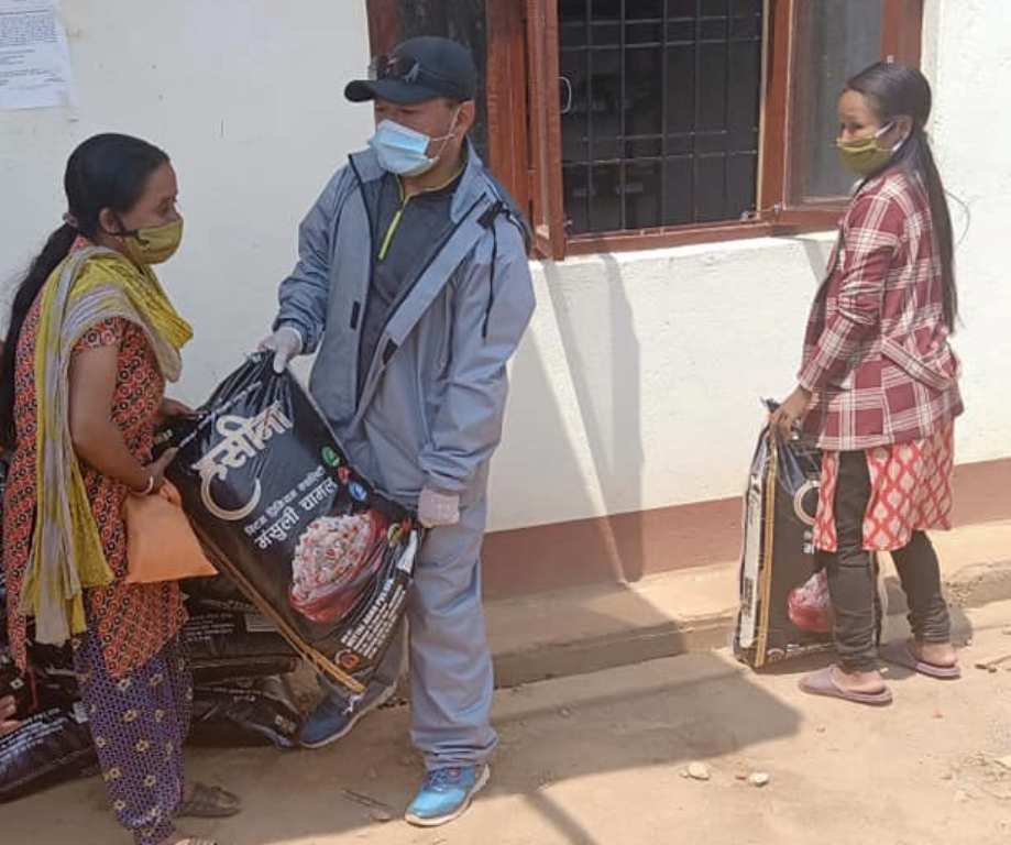 माईजोगमाईको वडा नं ३ र ४ मा खाध्यान्न वितरण