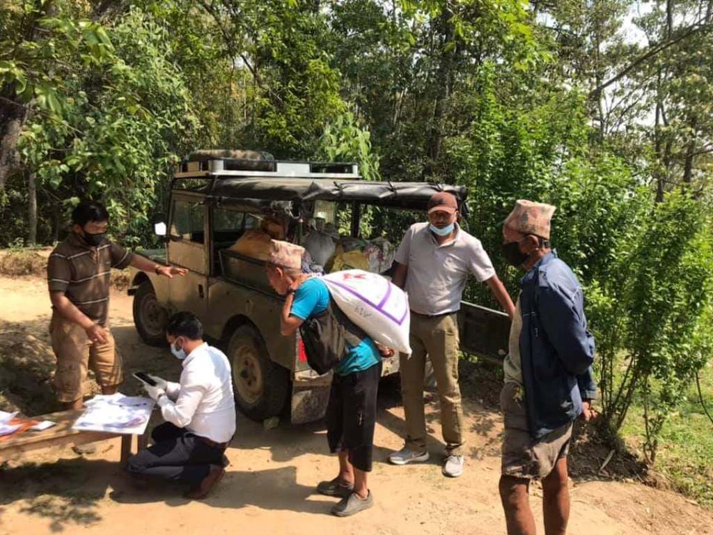 इलाम नगरपालिकामा धमाधम राहत बितरण