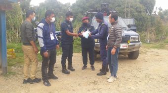 देउमाई नगरपालिकाका स्वास्थ्य–सुरक्षाकर्मी र नगरका कर्मचारीलाई स्वास्थ्य सामग्री बितरण