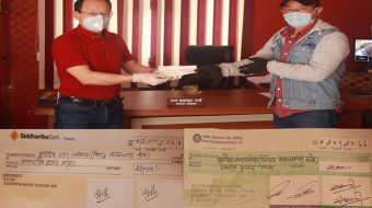 सूर्याेदय नगरकाे विपद व्यवस्थापन काेषमा साहारा साकोस र अजितको सहयोग