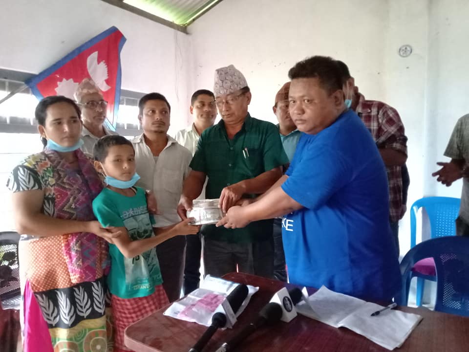 अनिलको पहलमा अपर्णका लागि जुट्यो २ लाख ५५ हजार
