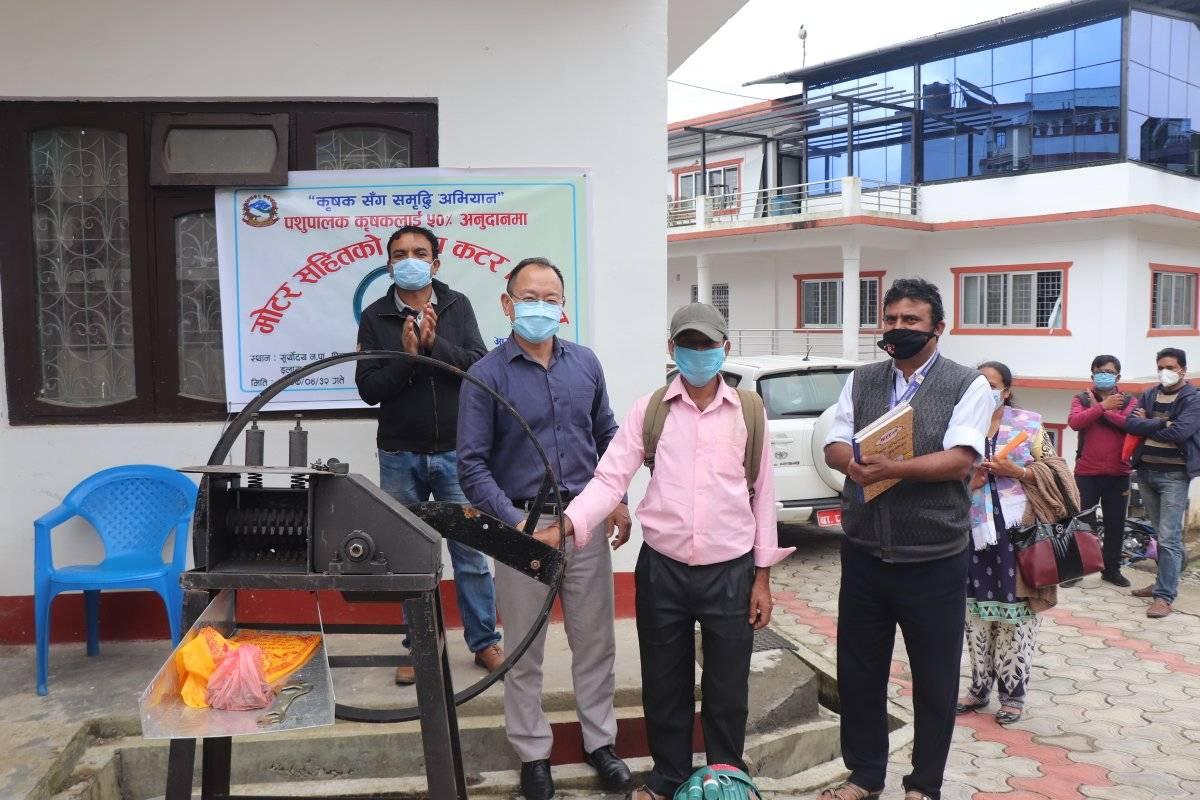 सूर्योदय नगरपालिकाका ५६ किसानलाई अनुदानमा च्यापकटर