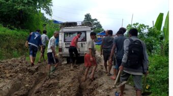 पश्चिमी इलामको ग्रामिण भेगमा बर्षातको समयमा यात्रा गर्न सास्ती