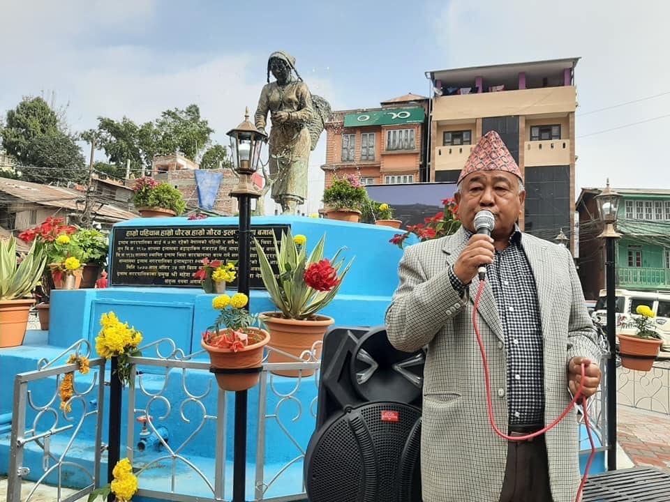 चिया मजदूरको सम्मानमा इलाम नगरपालिकाले महिला चिया मजदूरको प्रतिमा स्थापना
