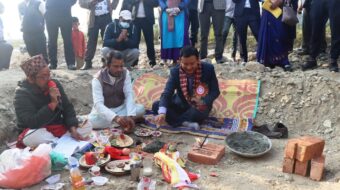 अर्थमन्त्री इन्द्र आङ्बो मौसमद्धारा गरुवा खोलाको पुल सिलान्यस