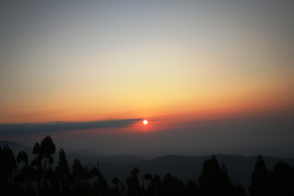 अन्तुबाट देखिने लोभलाग्दो सुर्योदयको दृश्य (फोटो फिचर )