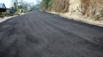 धमाधम सडक कालोपत्रे गर्दै सूर्योदय नगरपालिका (फोटो फिचर)