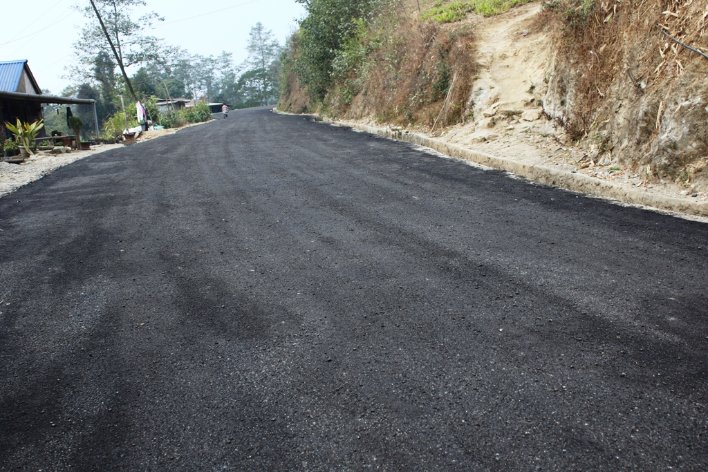 धमाधम सडक कालोपत्रे गर्दै सूर्योदय नगरपालिका (फोटो फिचर)